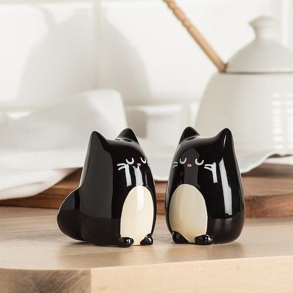 Black Simple Cat Salt & Pepper Shaker Set – Tableware gift Montreal Villeray Urban Palate