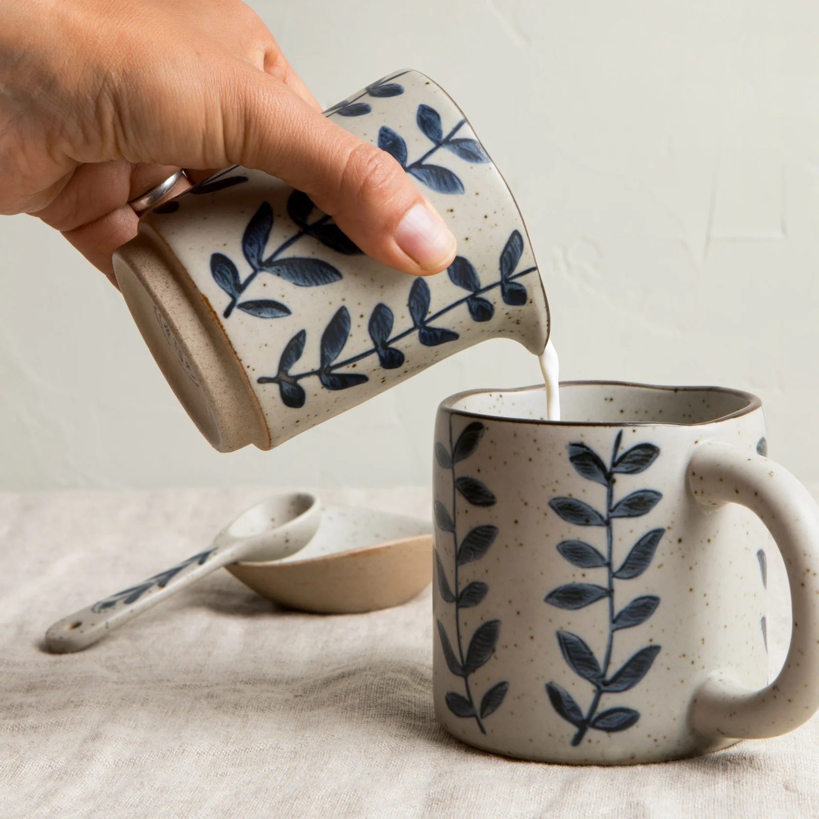Crema Vine Element