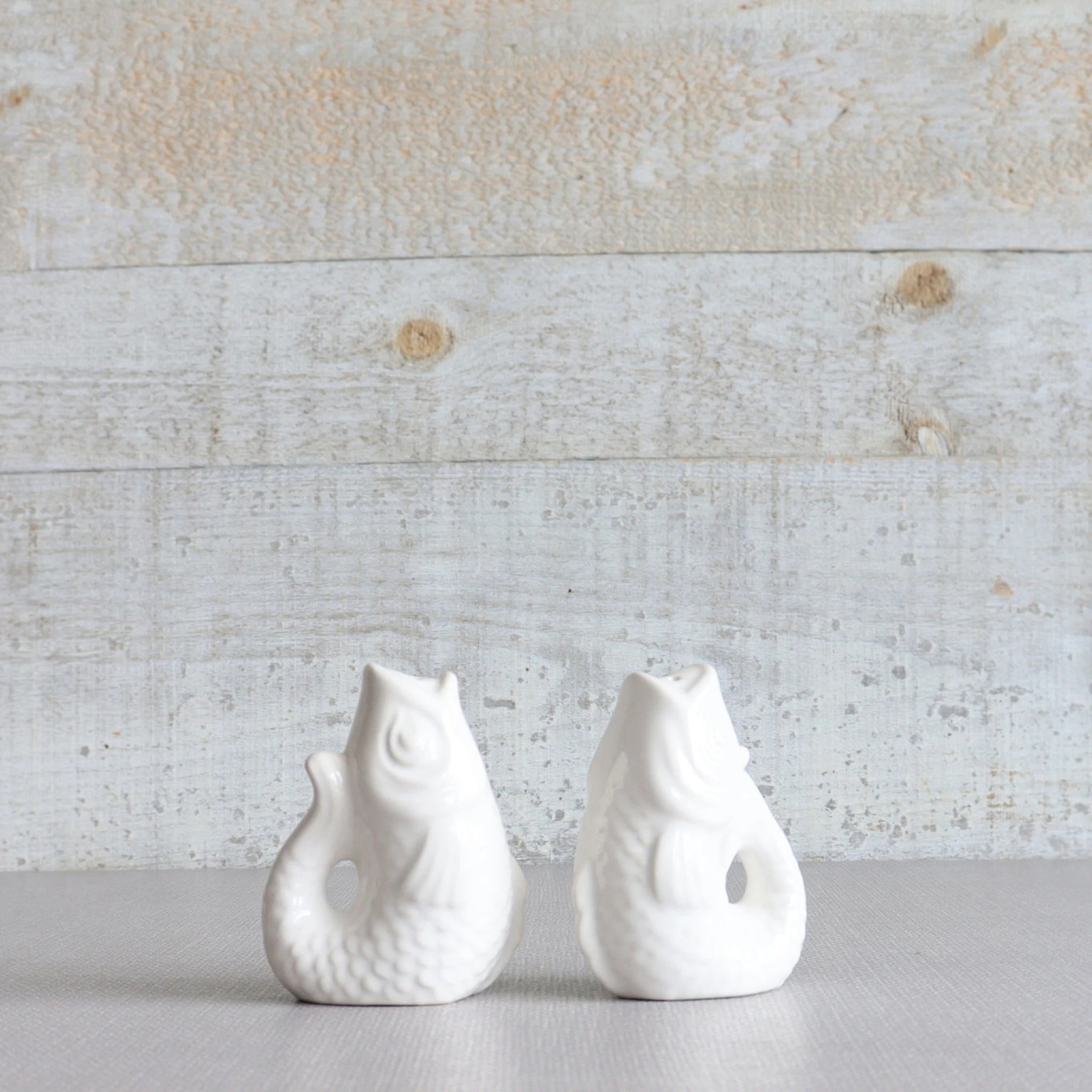 Juego de salero y pimentero con forma de pez