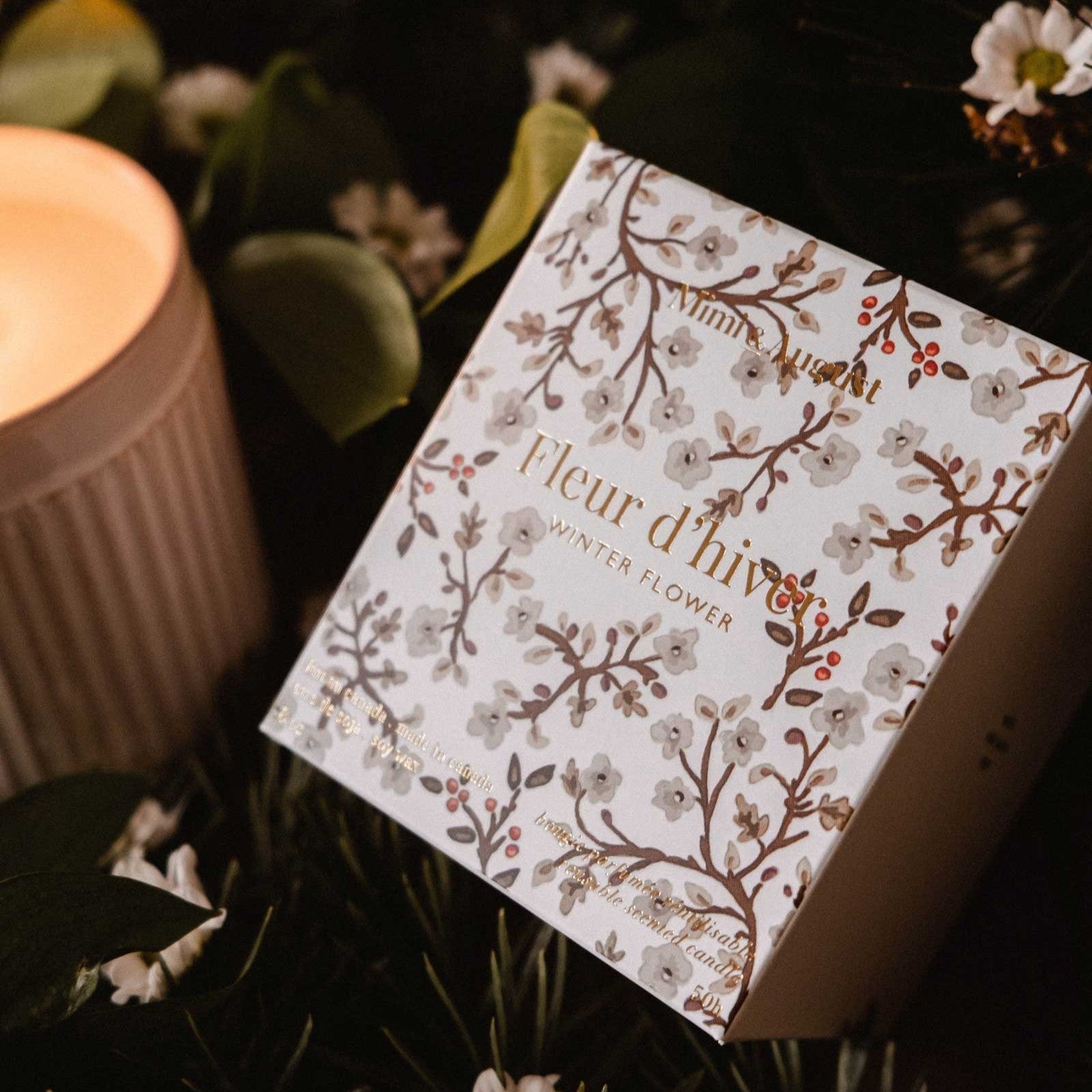 Vela navideña Flor de Invierno - 8oz