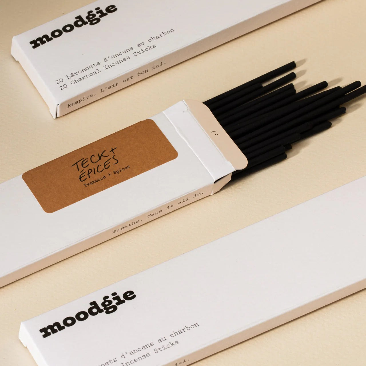 Bâtonnets d'encens en bois de teck et épices