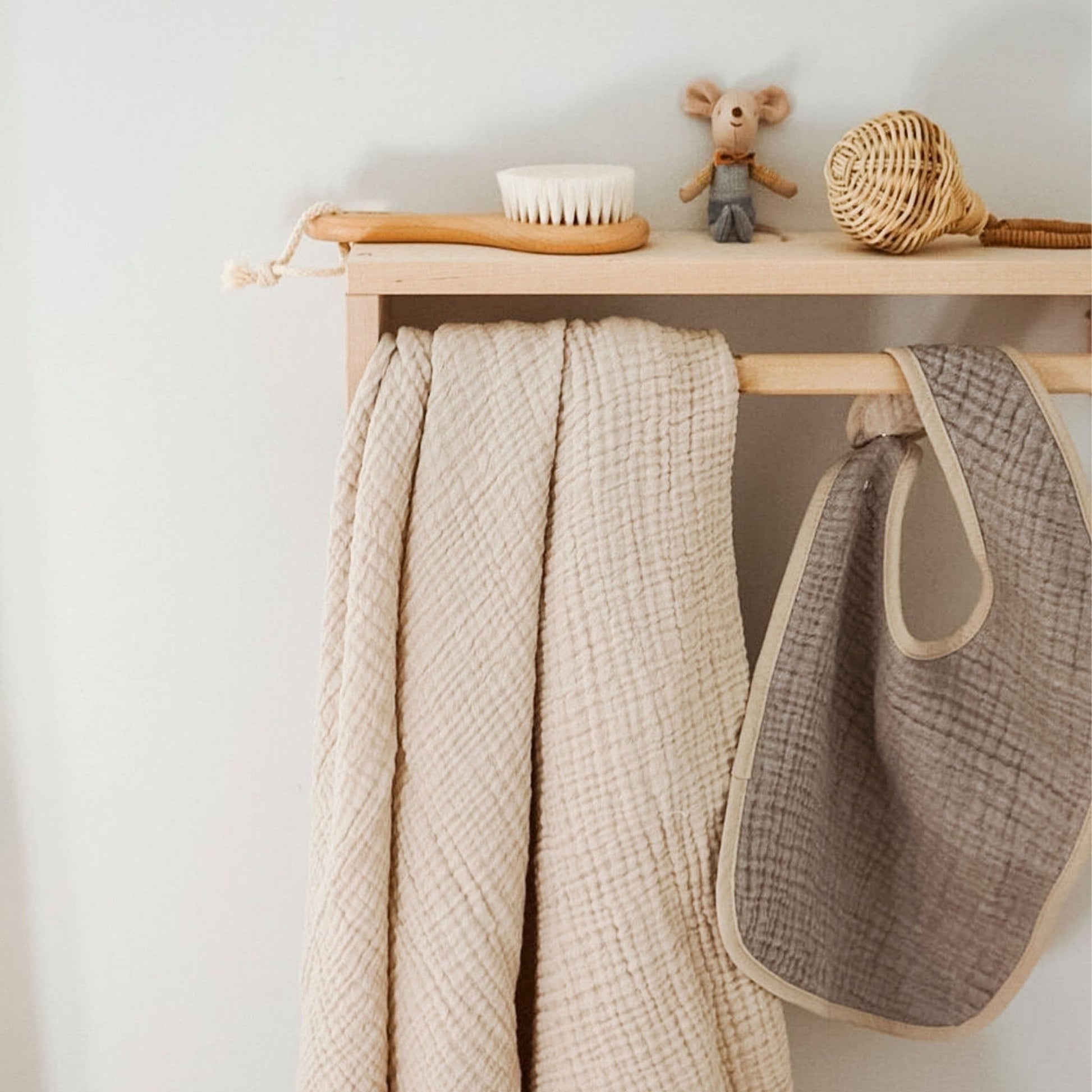 Bavoir froissé - Beige mousse