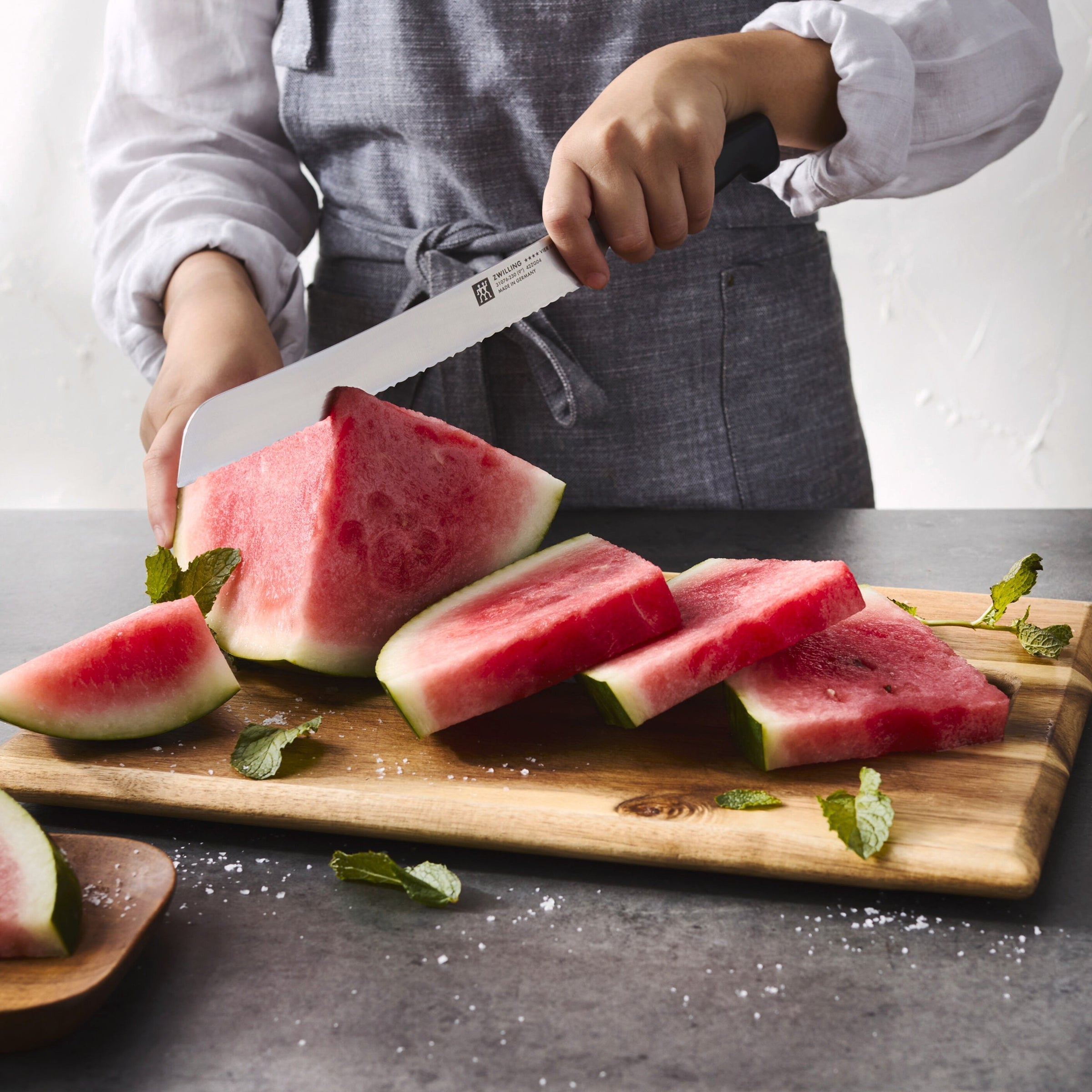 Cuchillo para pan Four Star de 9"