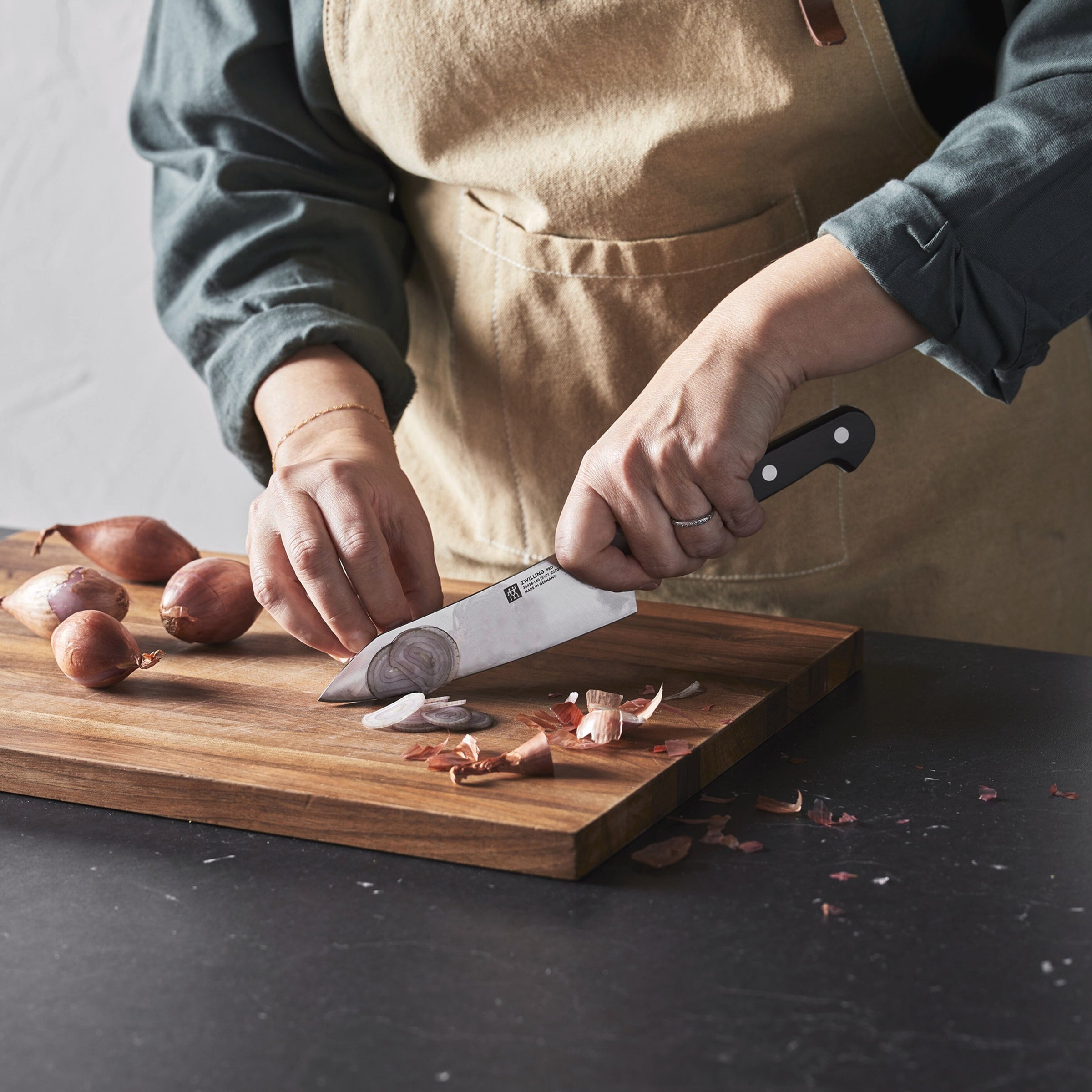 Cuchillo Santoku mecedor profesional de 5,5 pulgadas